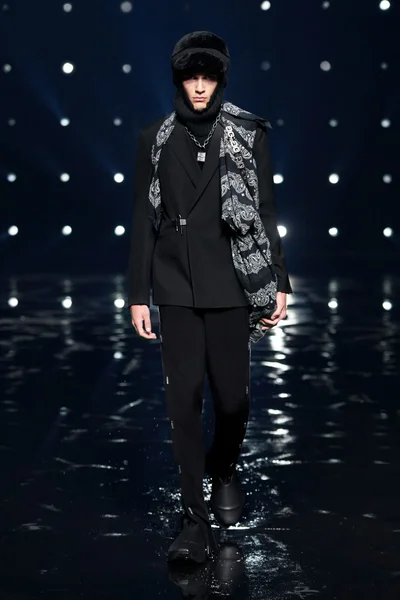 Look 4
